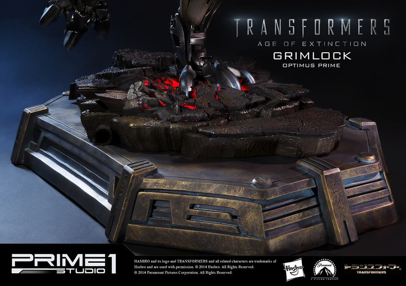 Illustration for article titled Glorious Grimlock and Optimus Prime Statue